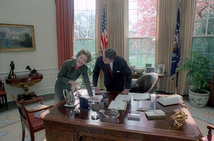http://www.reagan.utexas.edu/archives/photographs/reagans.html