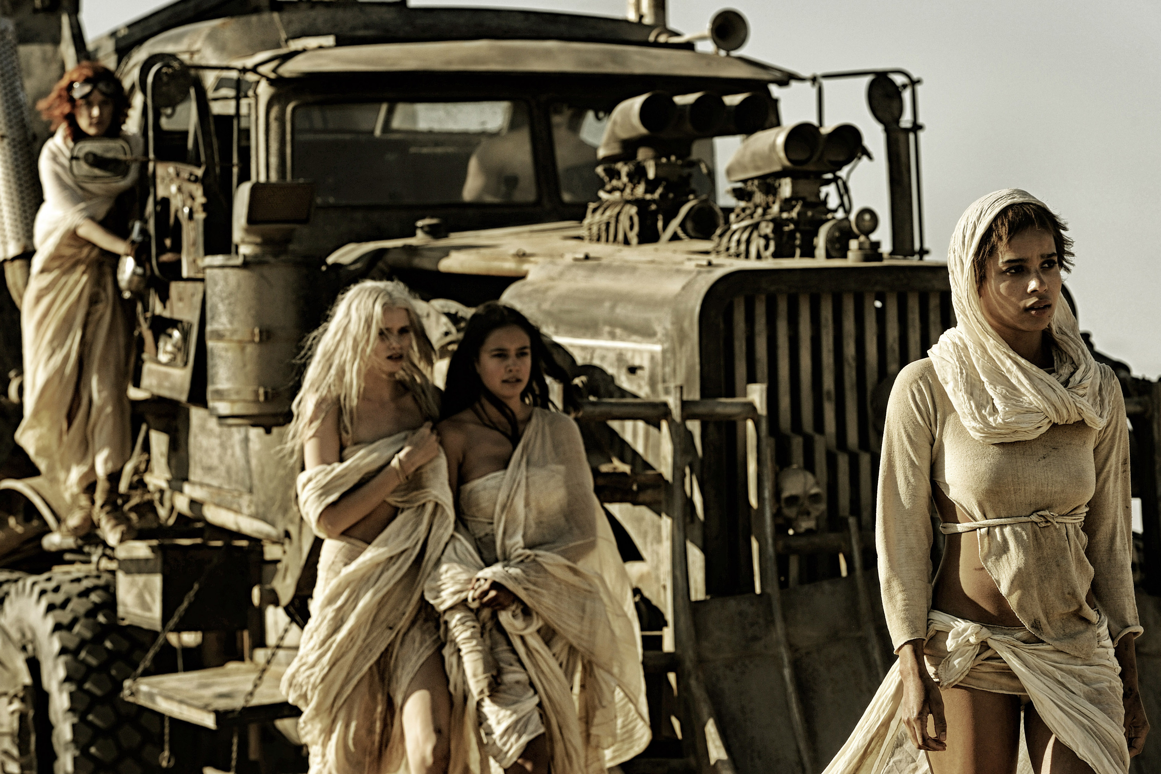 MAD MAX: FURY ROAD - 2015 FILM STILL - Photo Credit: Jasin Boland © 2015 WV FILMS IV LLC AND RATPAC-DUNE ENTERTAINMENT LLC - U.S., CANADA, BAHAMAS & BERMUDA © 2015 VILLAGE ROADSHOW FILMS (BVI) LIMITED - ALL OTHER TERRITORIES